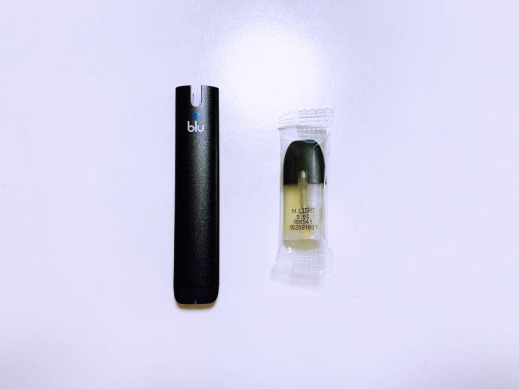 myblu的主机电池与风味烟弹。将这两者组合使用