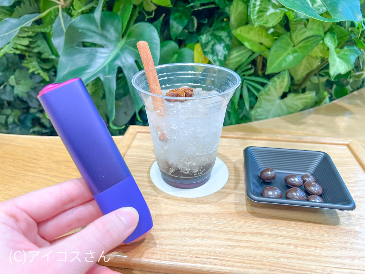 在银座IQOS商店,原味饮品与试用香烟并列供应,成为IQOS用户真正的“绿洲”。