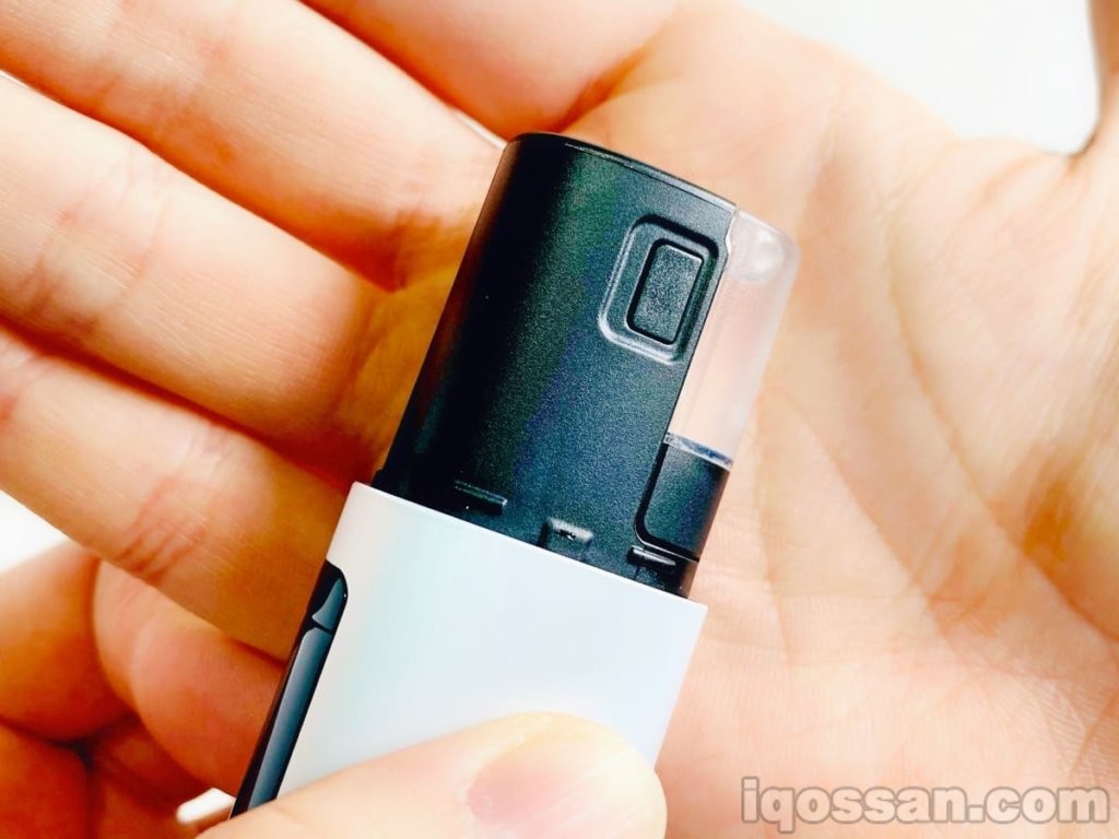 取下lil HYBRID的盖子，按下侧面的按钮。