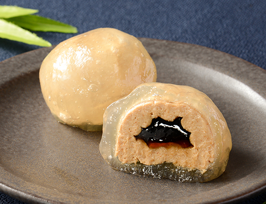 蕨饼包裹的黄豆粉球(含黑蜜)