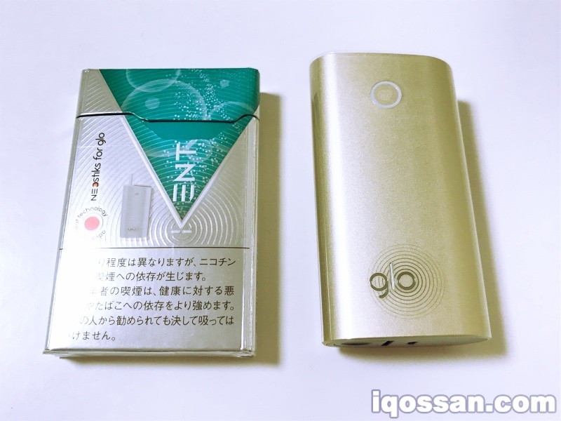 右侧为glo本体,左侧为专用烟草“Neostick”
