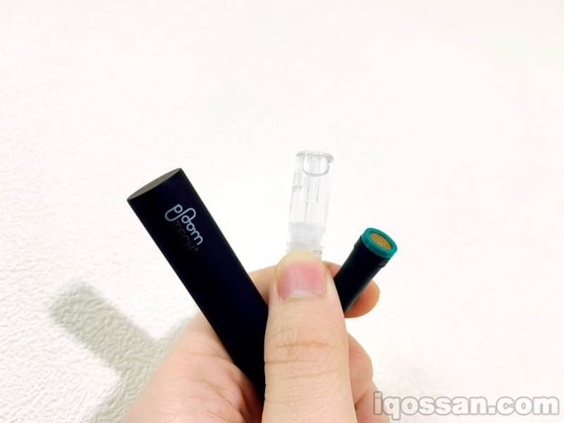 中间是Ploom TECH Plus的“烟弹”。因透明而内部一目了然