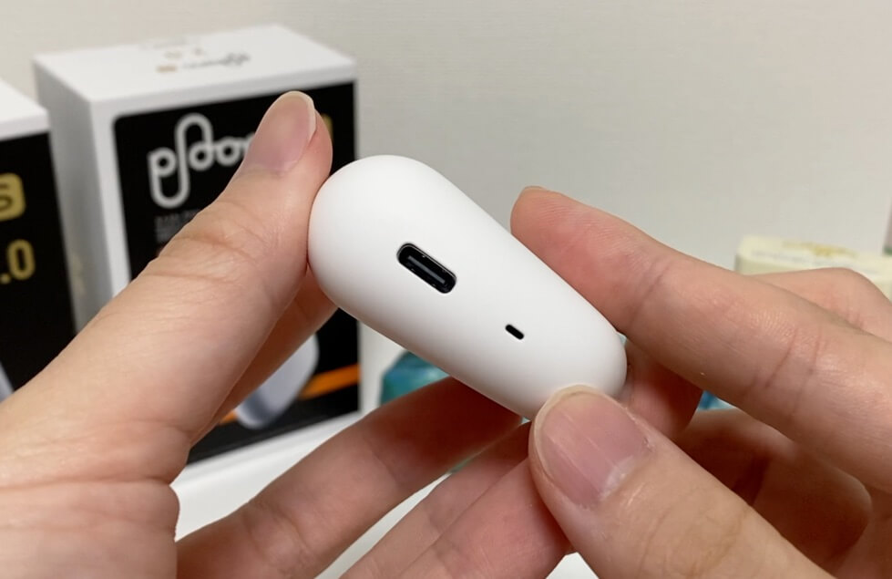白色Ploom S 2的下部、充电口图片