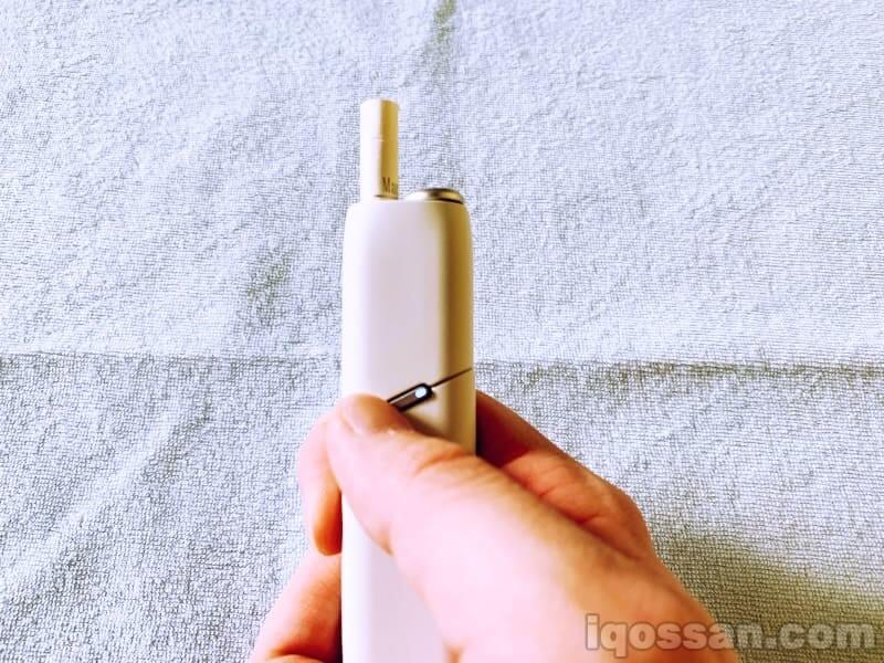 长按电源按钮直到振动