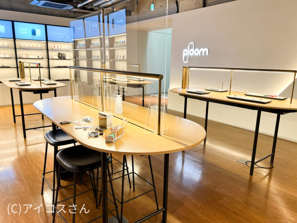 在银座的Ploom Shop,品尝后可以购买适合自己的Ploom设备。