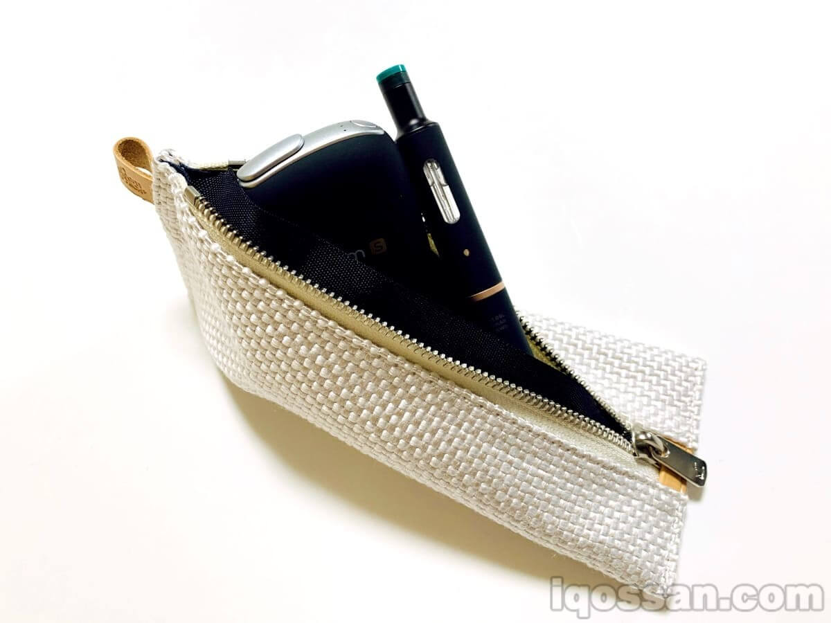将PloomS和Ploom TECH+放入Ploom TECH+原装保护套(塞入)