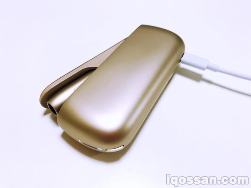 另外,IQOS3在盖子打开状态下也可充电