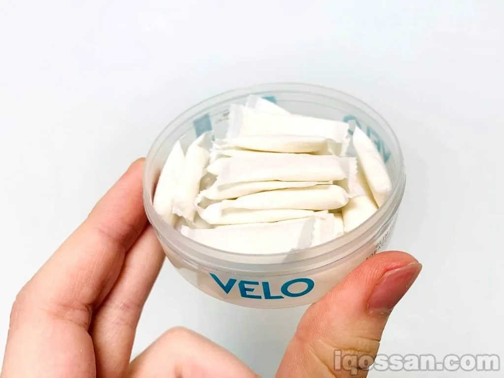 盖子被拆掉的VELO。里面有20个纯白色的“袋子”。
