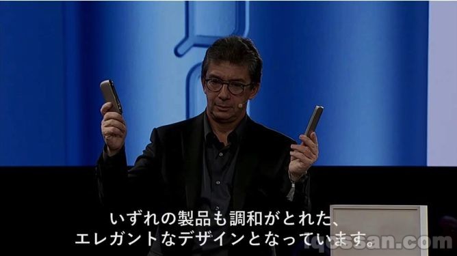 菲利普·莫里斯CEO安德烈·卡兰扎波洛斯正在介绍IQOS 3
