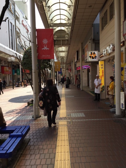 glo门店和IQOS门店距离超近的街道
