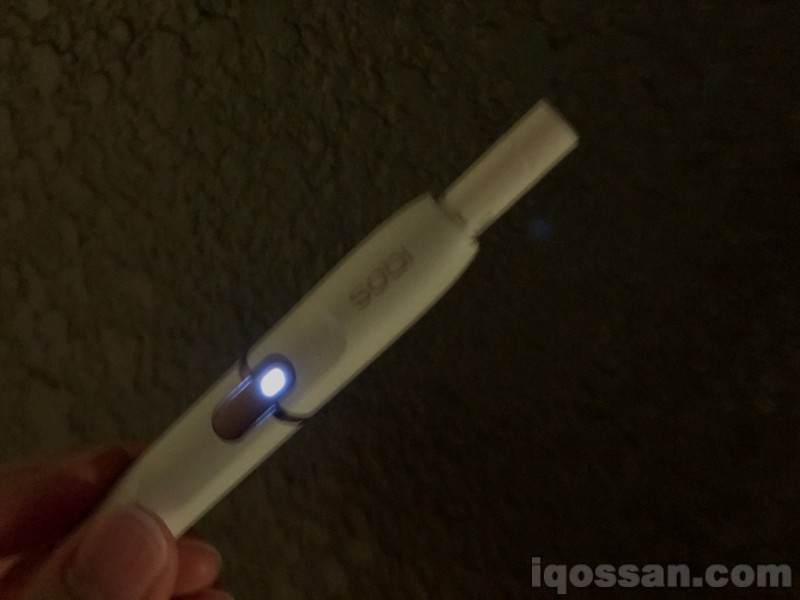 确实在夜间也容易查看IQOS的充电状态