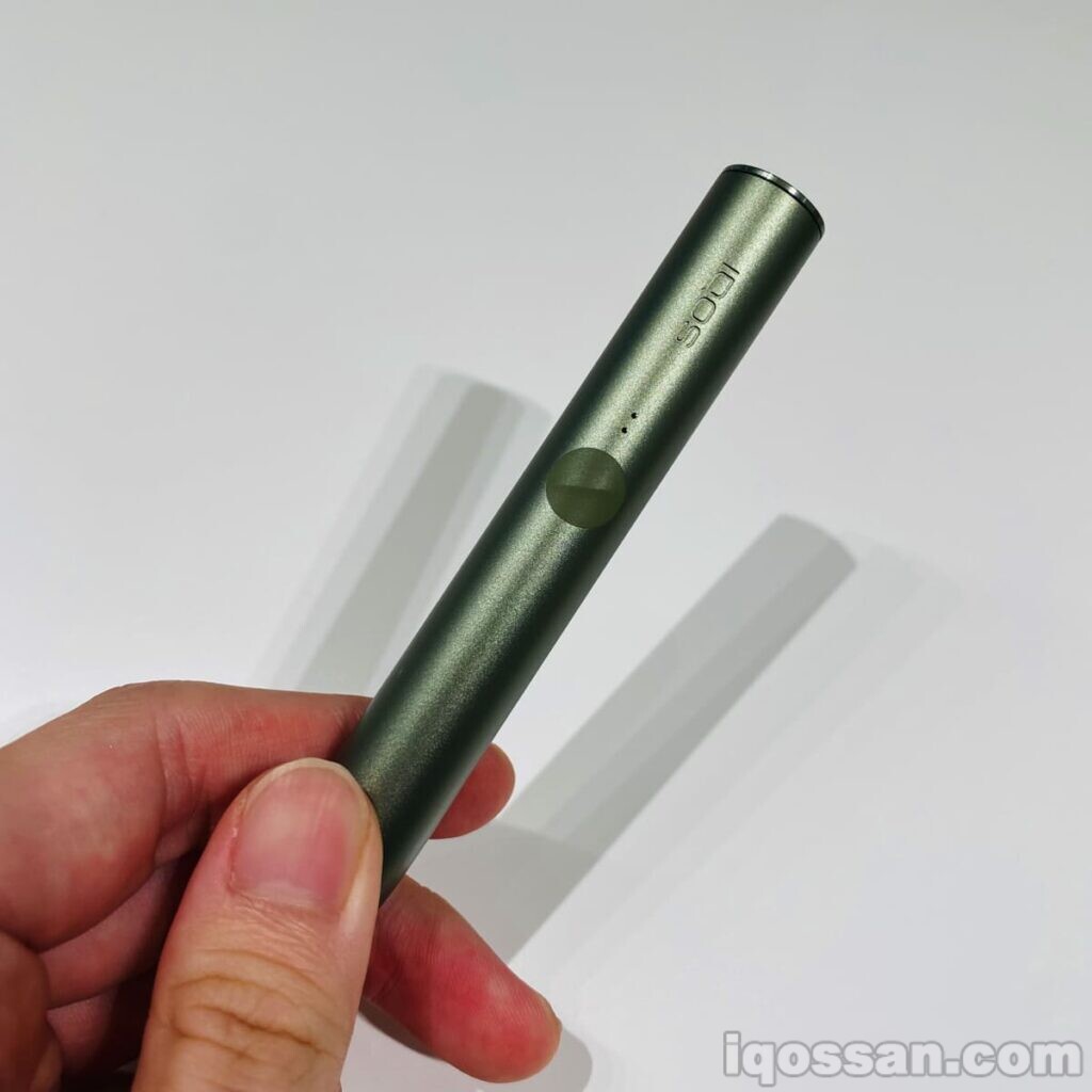 IQOS“ILUMA”系列的烟杆并未分为盖子和本体。此外,ILUMA与Prime可以共用。