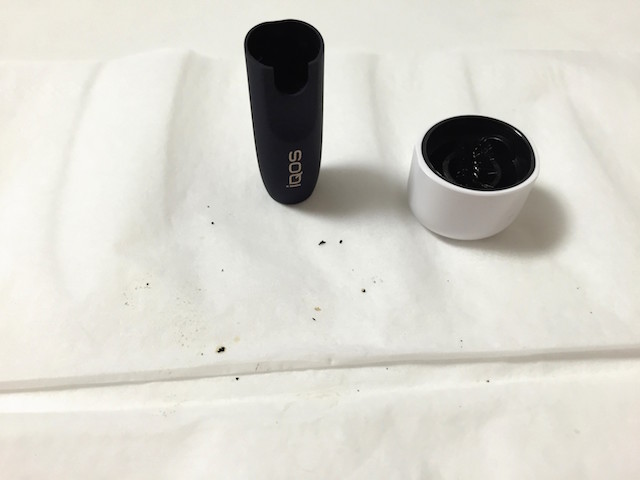 IQOS烟杆烟嘴盖的污垢