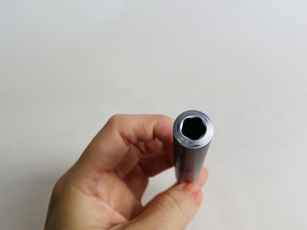 吸嘴部分为银色