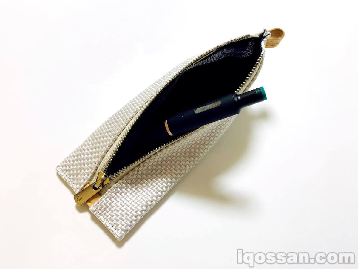 将Ploom TECH Plus放入保护套