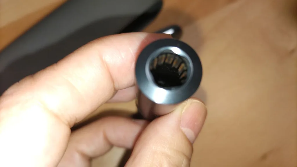 如何清理IQOS ILUMA支架上的污垢