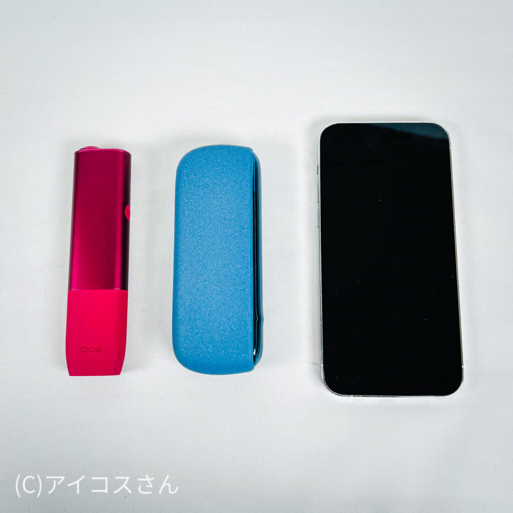 IQOS ILUMA ONE、IQOS ILUMA与iPhone并排的图片