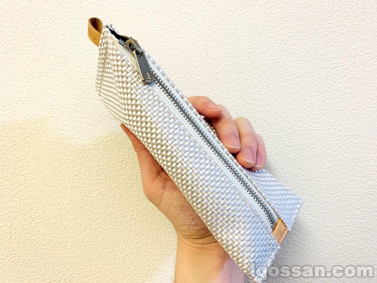 拿着Ploom TECH Plus保护套