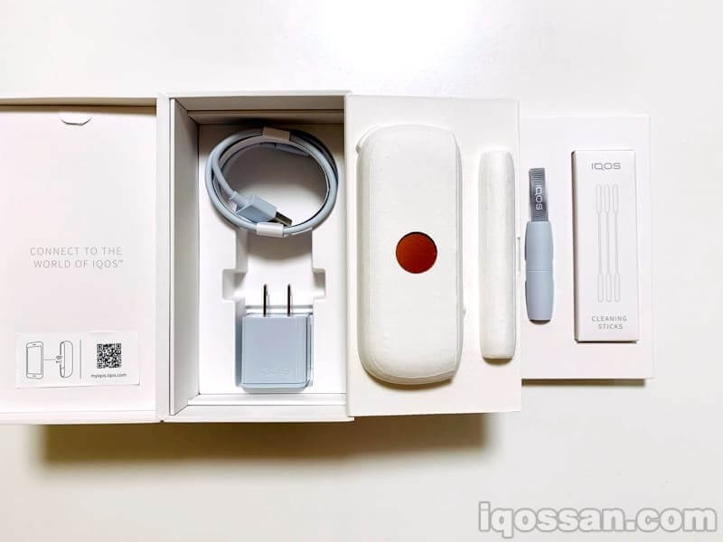 进一步打开后，充电物品登场
