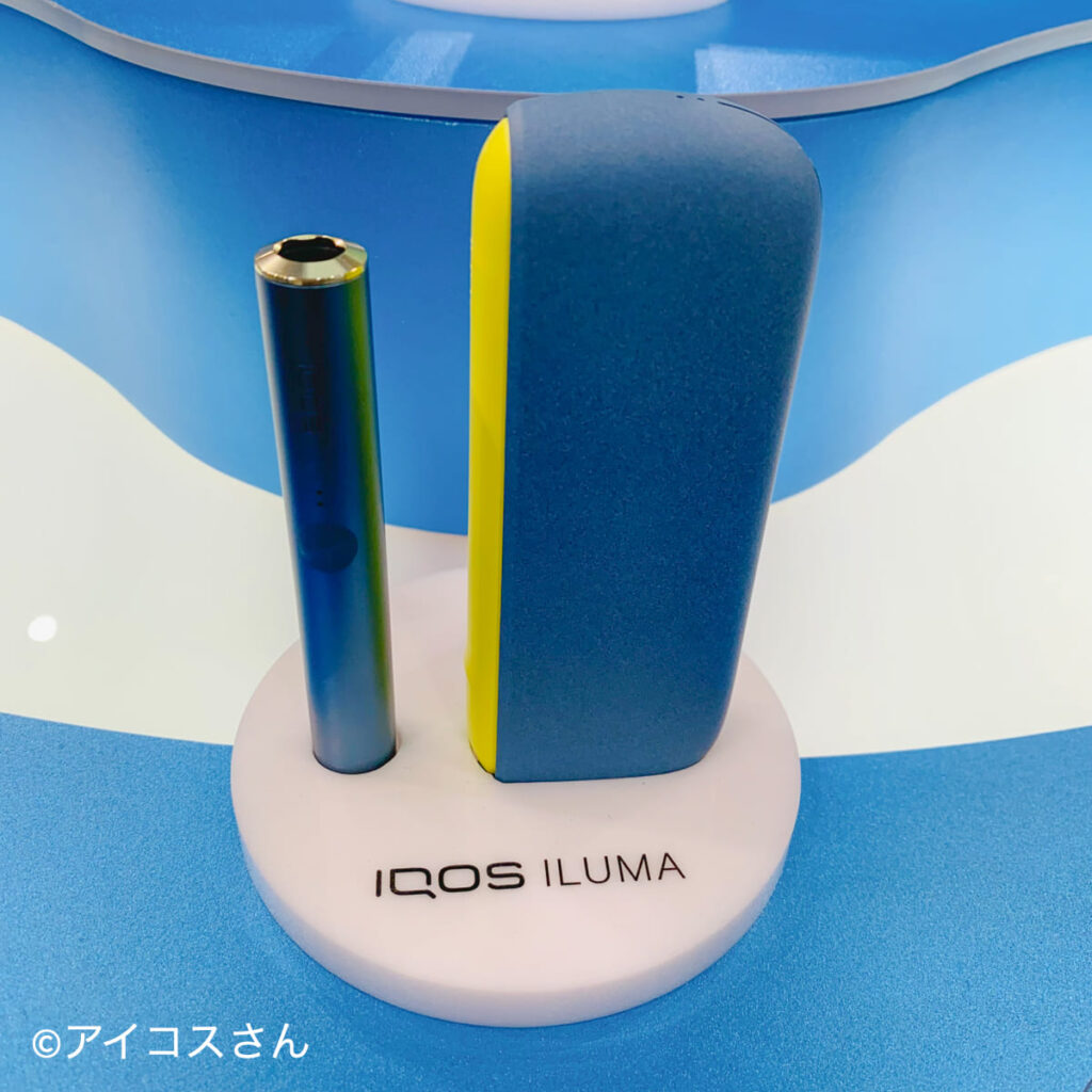 黄色门罩安装在蓝色IQOS ILUMA上