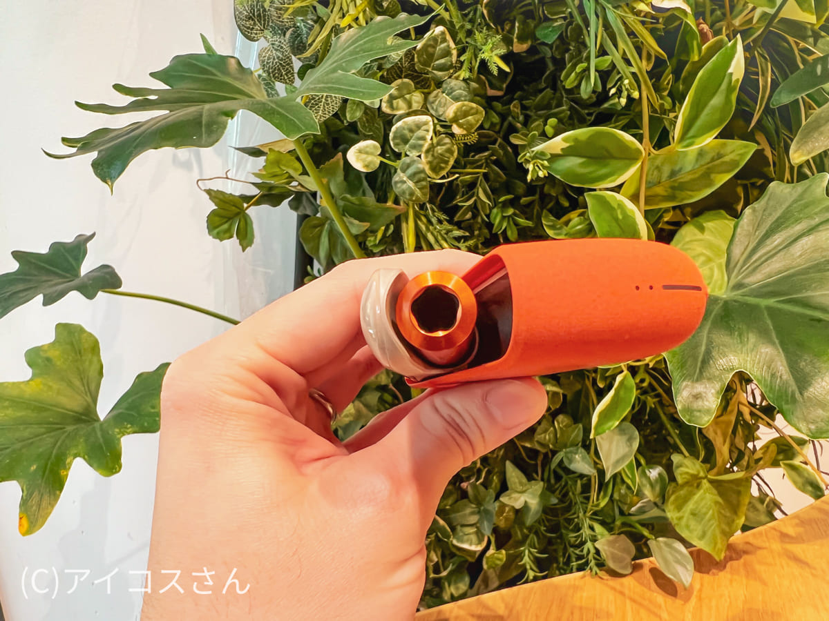 IQOS ILUMA“Oasis”的烟杆环无凹凸。与PRIME相比规格更简洁。