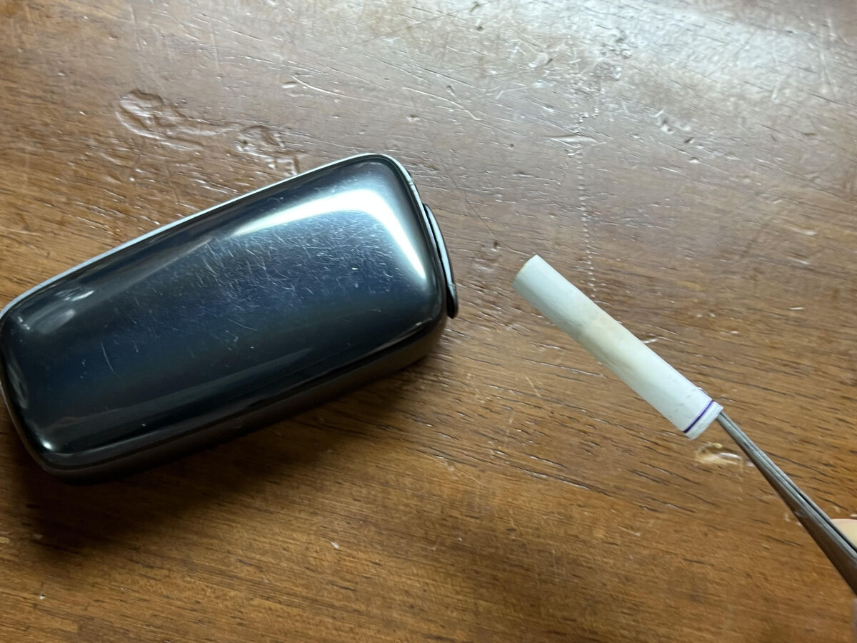 Resolve Ploom X 用镊子堵塞