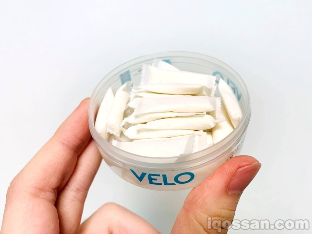 打开VELO盖子后的样子。里面装有20个纯白色“袋装”