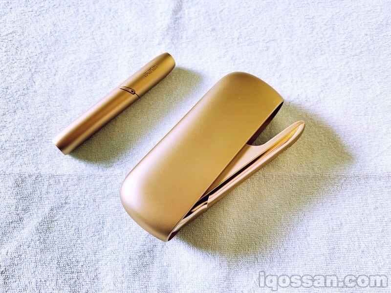 使用完毕的IQOS3烟杆与充电盒