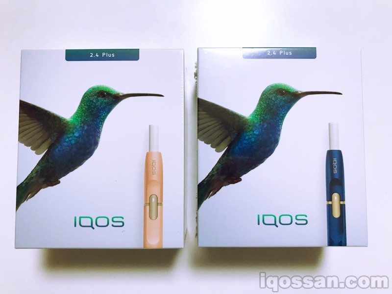 左侧为粉色IQOS，右侧为蓝色IQOS的包装盒