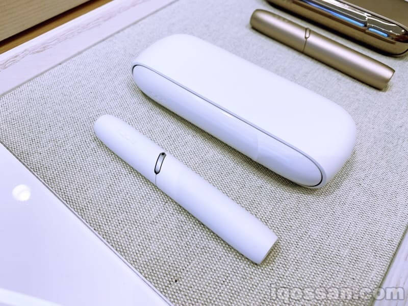 白色IQOS3的图片
