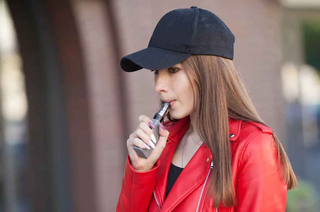 使用VAPE的女性