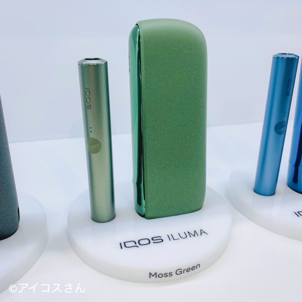 苔藓绿色的IQOS ILUMA影像