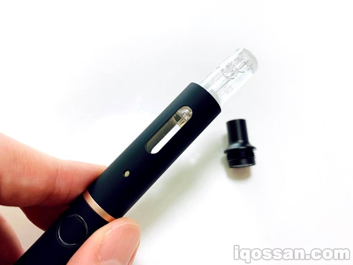 将Plus的烟弹放入烟弹仓中。
