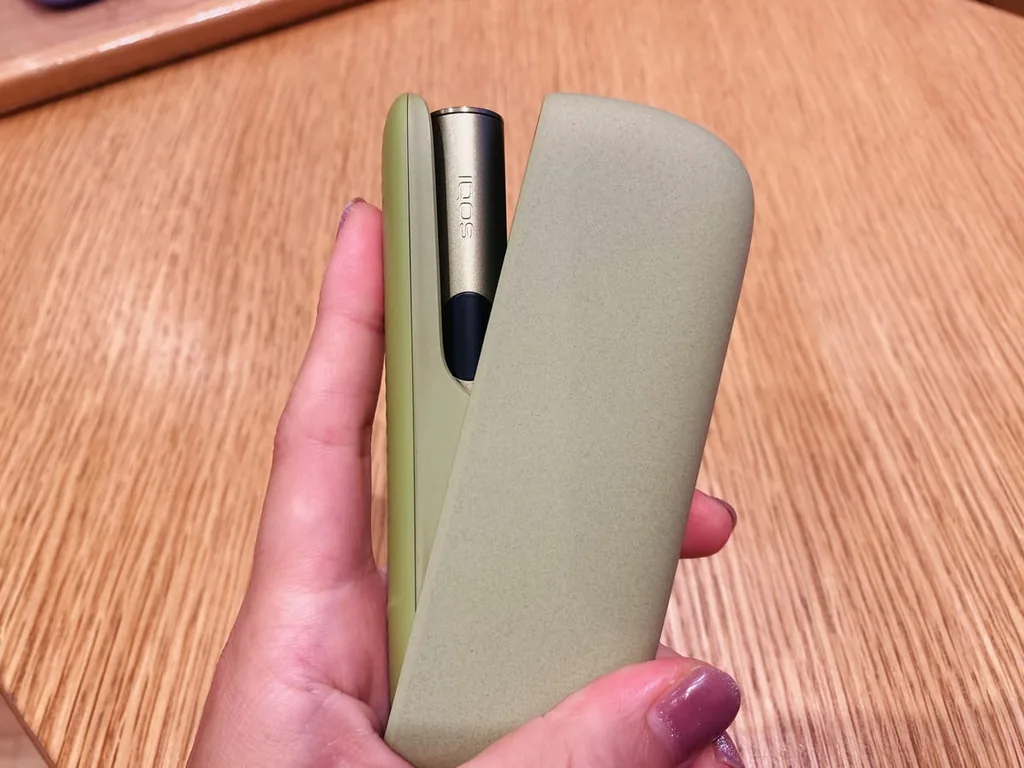 IQOS ILUMA i 叶绿色