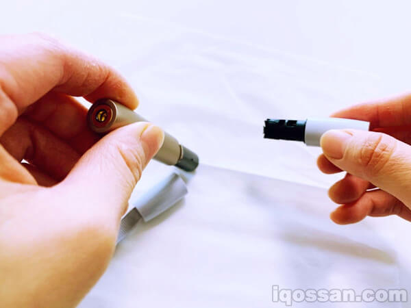 轻轻敲一敲,抖落刮下的垃圾。