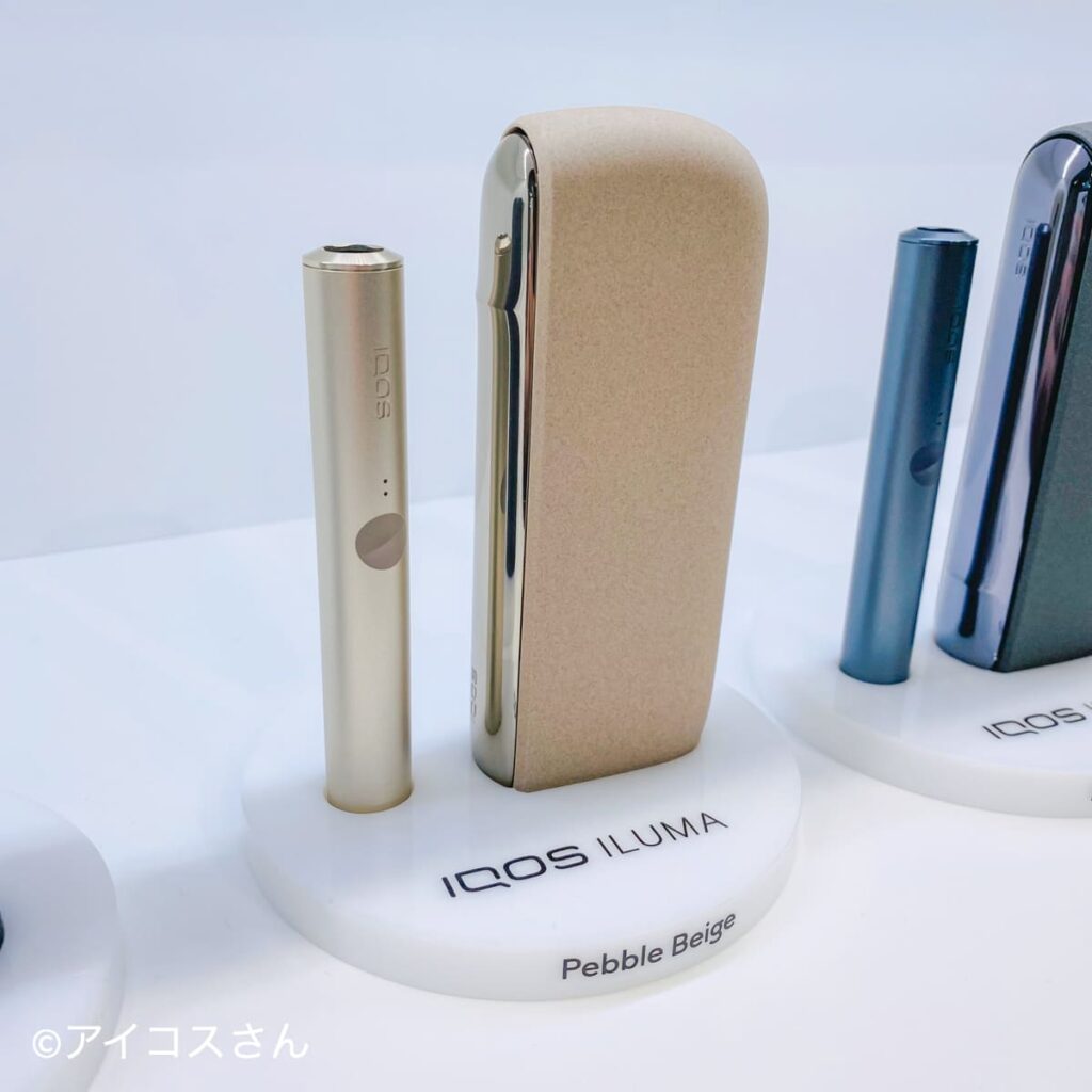 白色IQOS ILUMA的图片