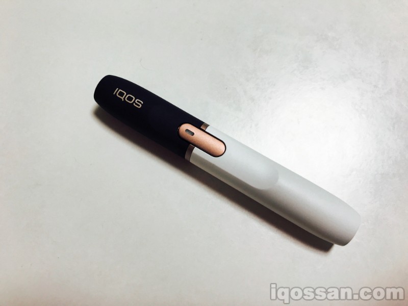 将旧型海军蓝IQOS的盖子安装到新型白色IQOS上