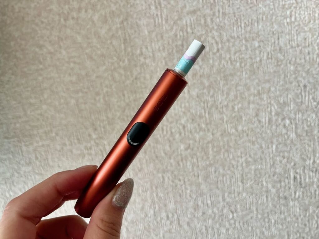 试着用IQOS ILUMA i吸入Riviera珍珠