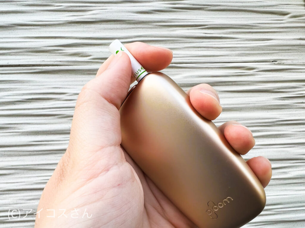 品吸Ploom X的“MEVIUS Option”系列时,请先捏碎滤嘴前端的胶囊后再品吸。