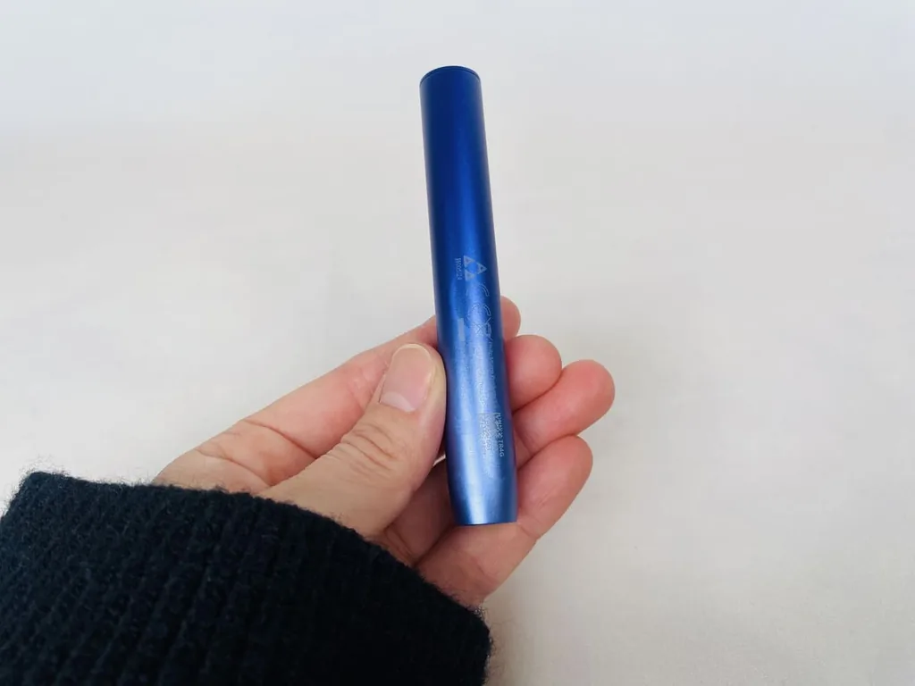 IQOS ILUMA i PRIME电光紫的烟杆采用渐变设计
