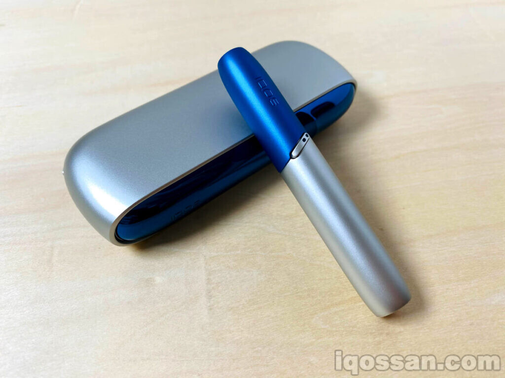 用水蓝色装饰的Moon Silver IQOS。