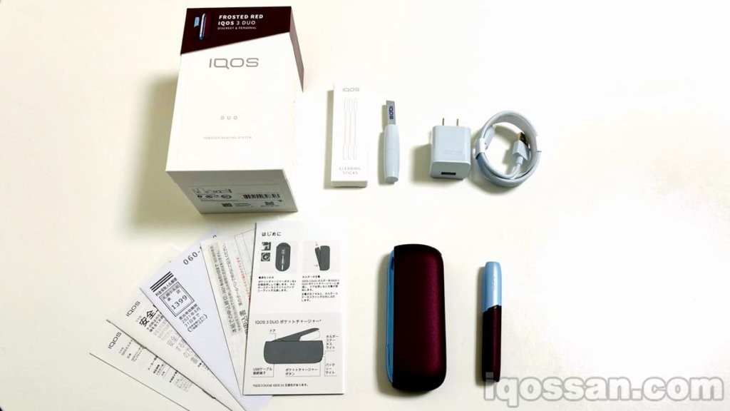 IQOS「Frosted Red」的内容物。基本上与IQOS 3 DUO Kit 没有变化。