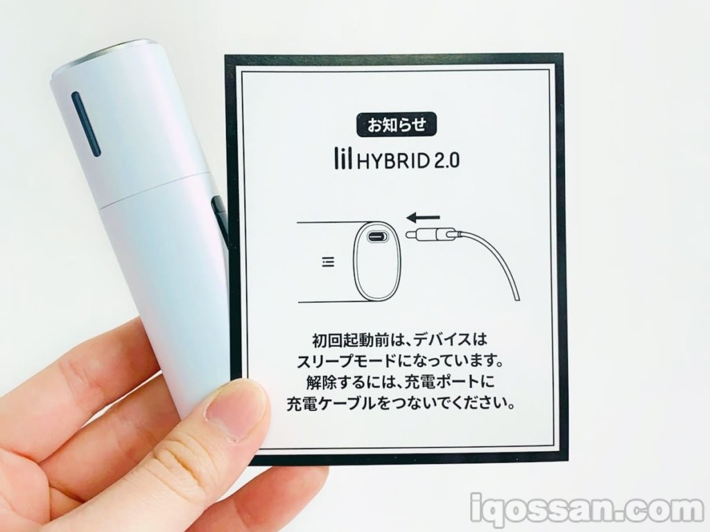 首次启动时的通知：“首次启动前，设备处于睡眠模式。要解除，请将充电线连接到充电端口。”