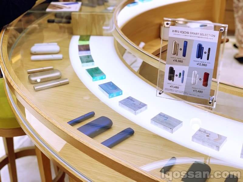 IQOS展示柜附近