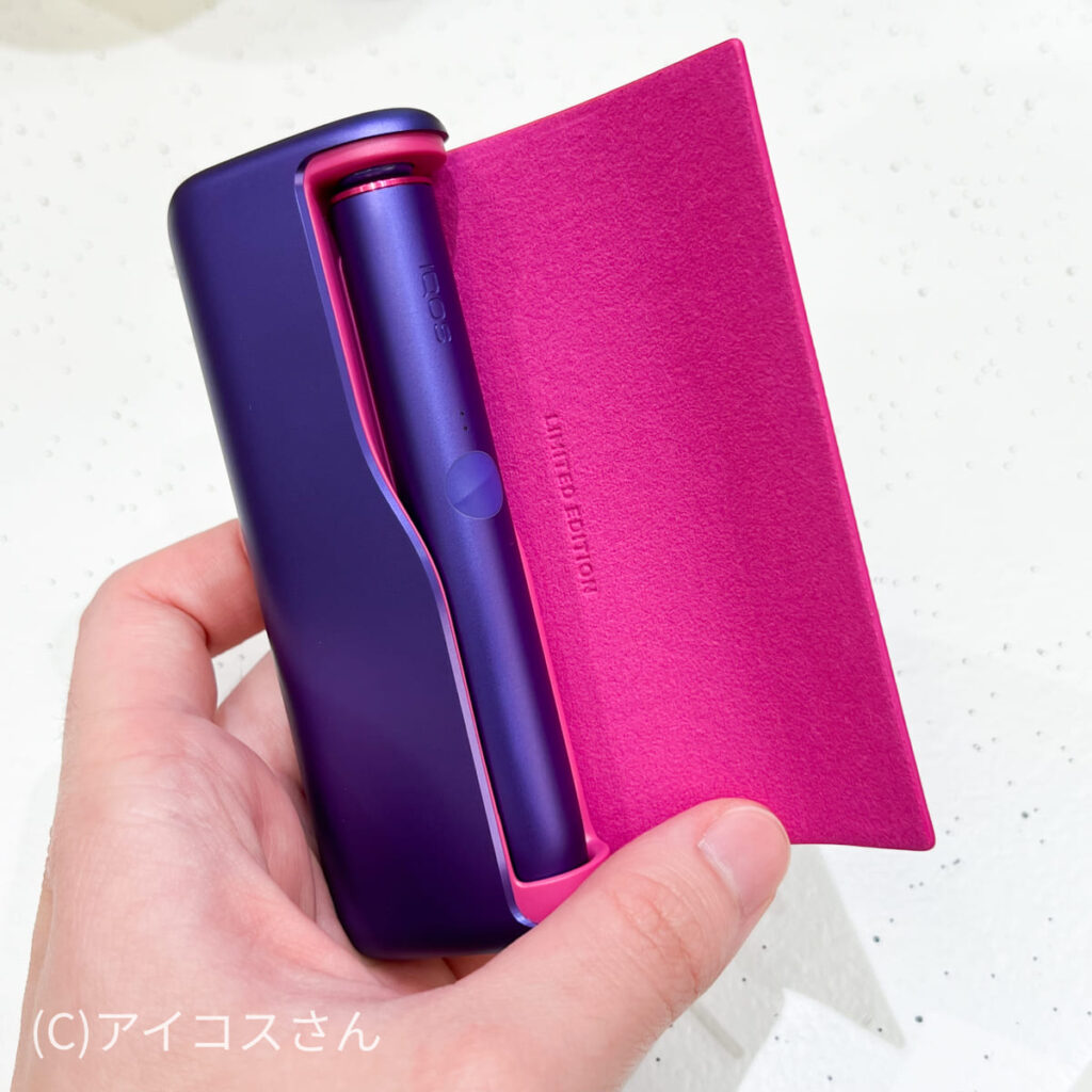 打开IQOS ILUMA Prime“Neon”盖子的状态