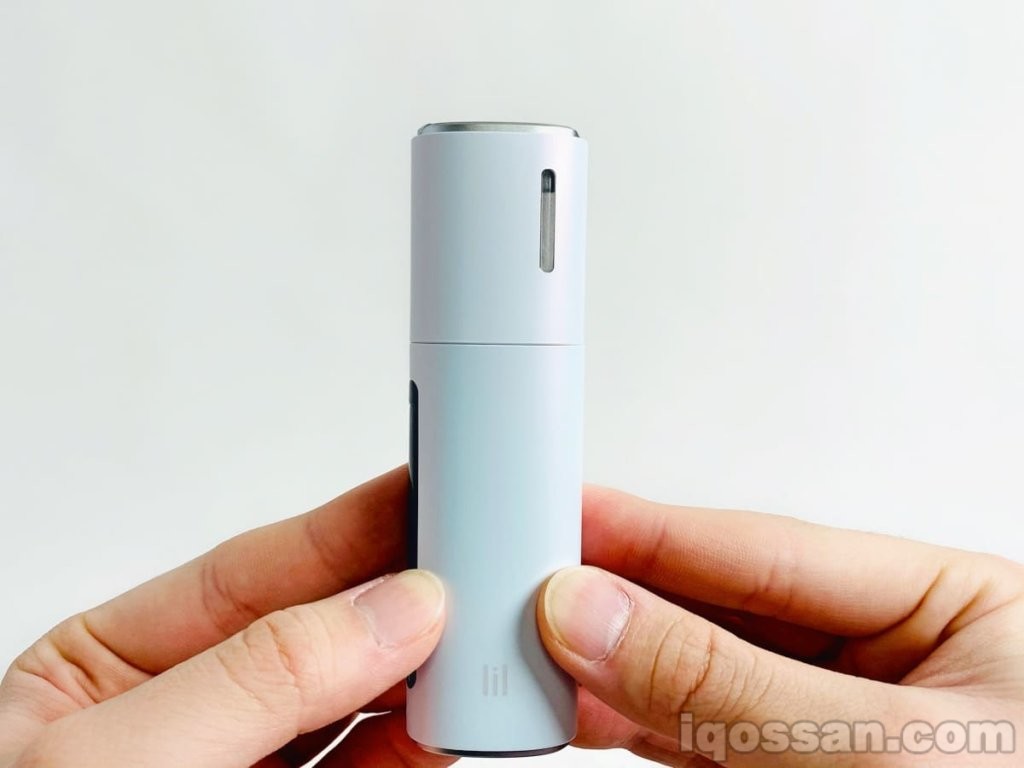 将烟弹安装到lil HYBRID后，装上了盖子。可以从侧面目视液体剩余量。