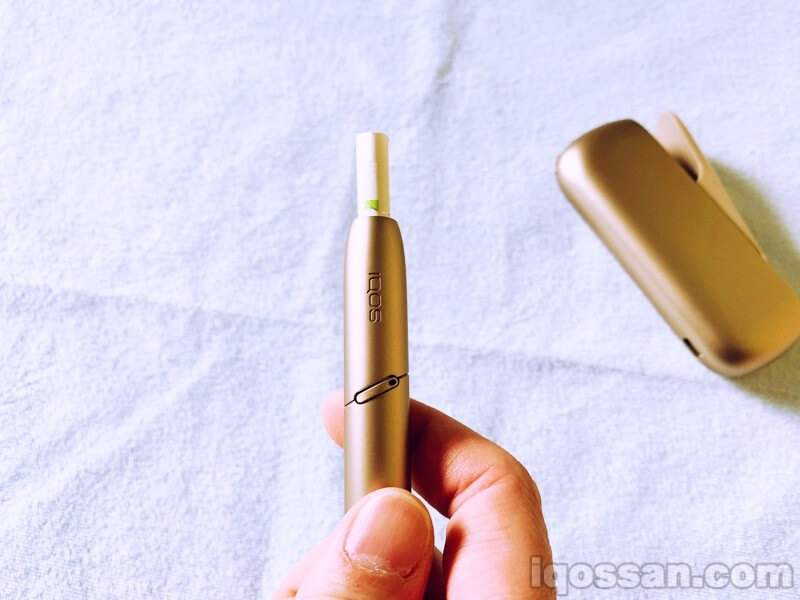 吸食完毕的IQOS3。指示灯已熄灭