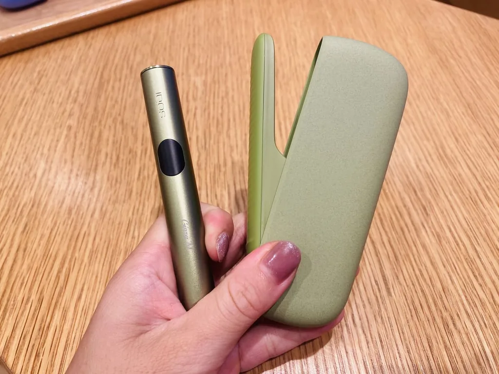 IQOS ILUMA i 叶绿色