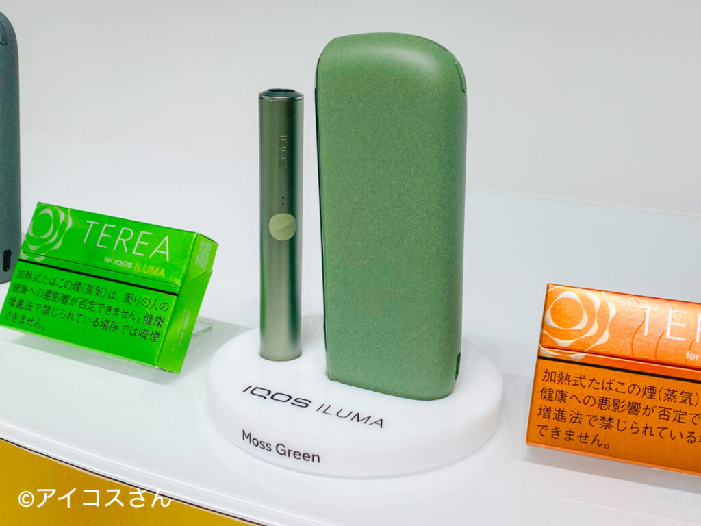 苔藓绿色的IQOS ILUMA影像