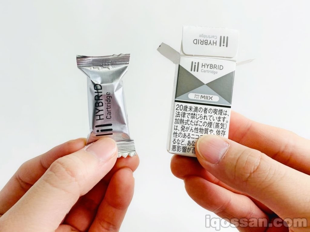 打开lil HYBRID的“烟弹”盒子，里面包装得更牢固。